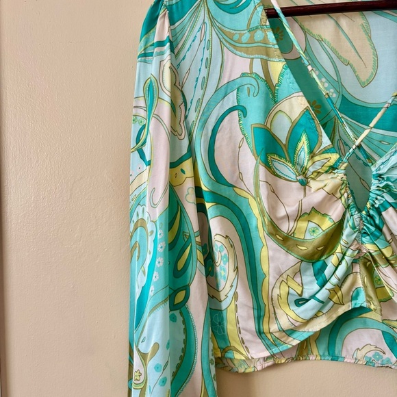 Zara|70s Inspired Sea Green Satin Puffy Long Sleeve V-Neck Crop Top Blouse Sz XL - Picture 4 of 7
